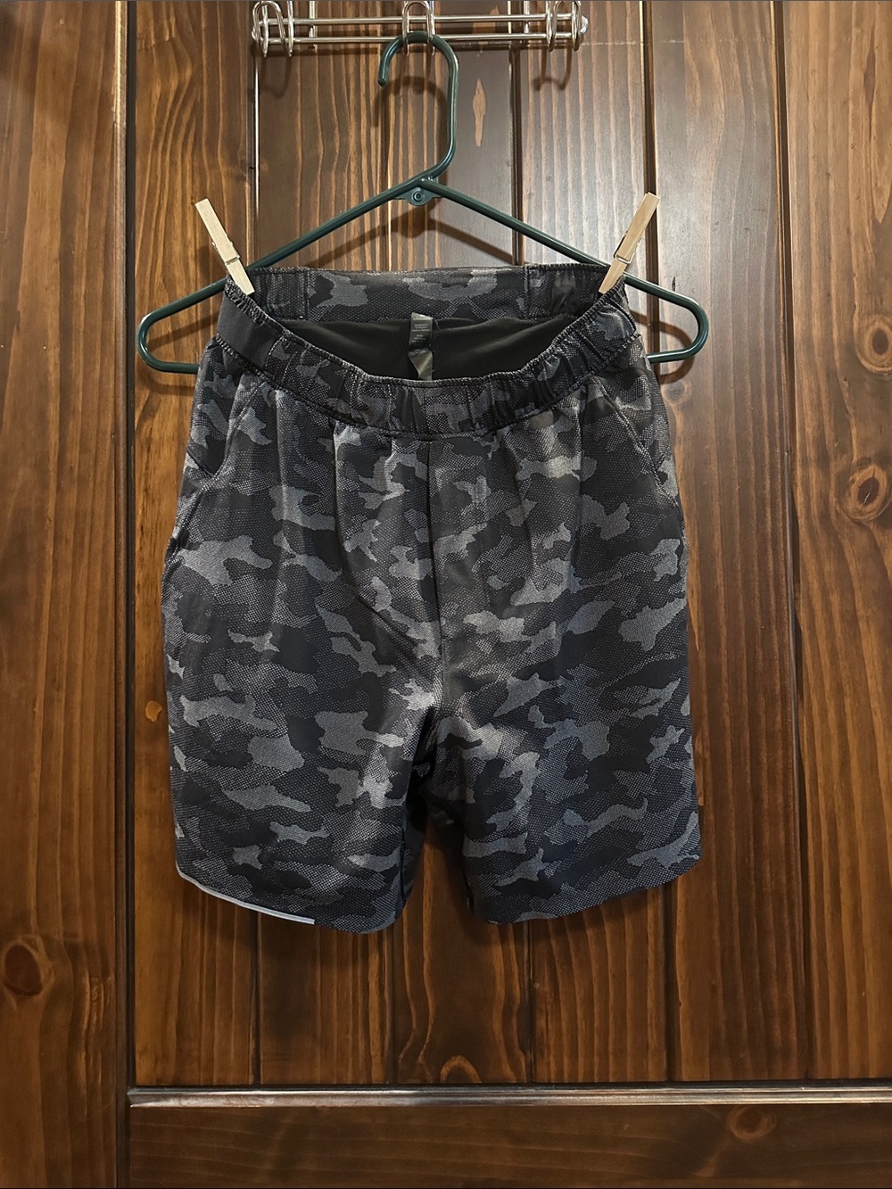 lululemon athletica Men's Black & Gray lined Camo Athletic Shorts